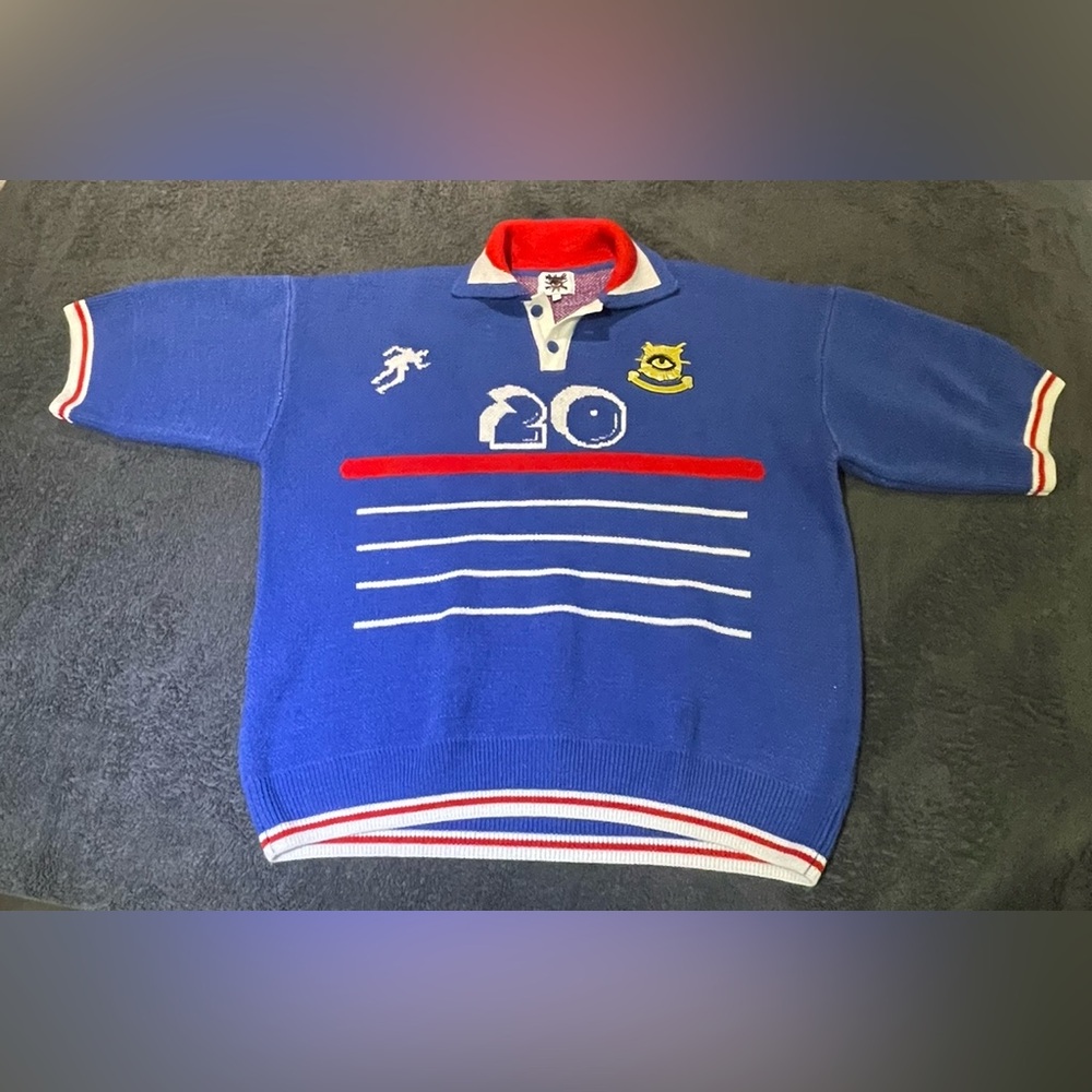 House of errors sweater size M